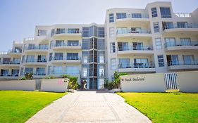 Bloubergstrand Beachfront Apartment With Secure Garage And Pool